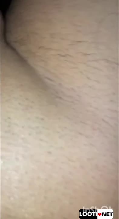 دختره باکون گندش میشینه روکیر پسره حال میکنه.mp4