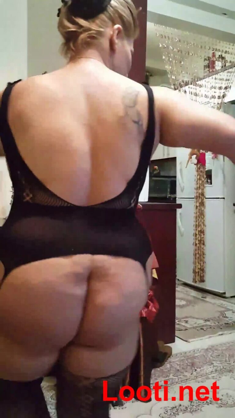 Big Tits BBW Milf Show off her Body Dancing Naked.mp4