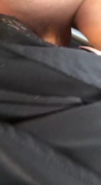پسره زن چادری رو آورده داخل ماشین یه جای خلوت داره میکنتش.mp4