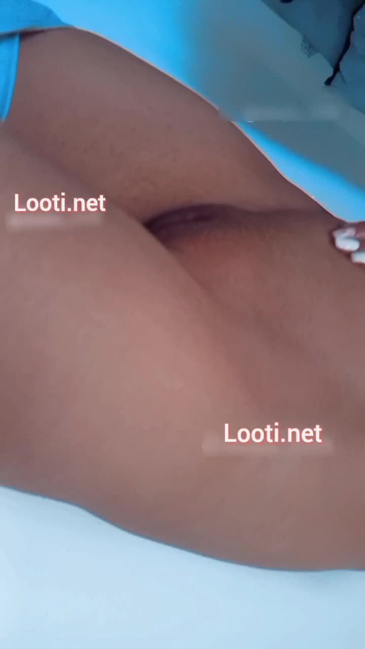 دختره تازه به دوران رسیده لخت میشه و بدن نمایی و کون نمایی میکنه.mp4 - تماشای آنلاین در بکن تو