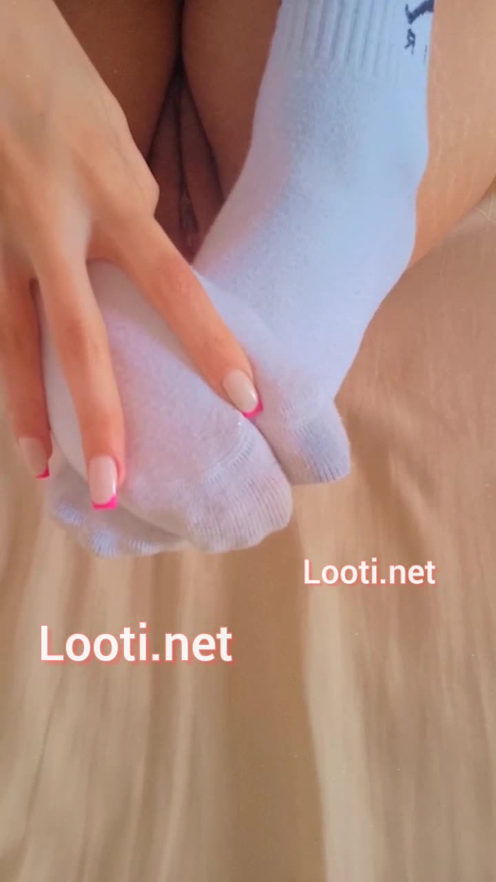 جوراب ساق بلند پوشيده و کصشو ميماله.mp4