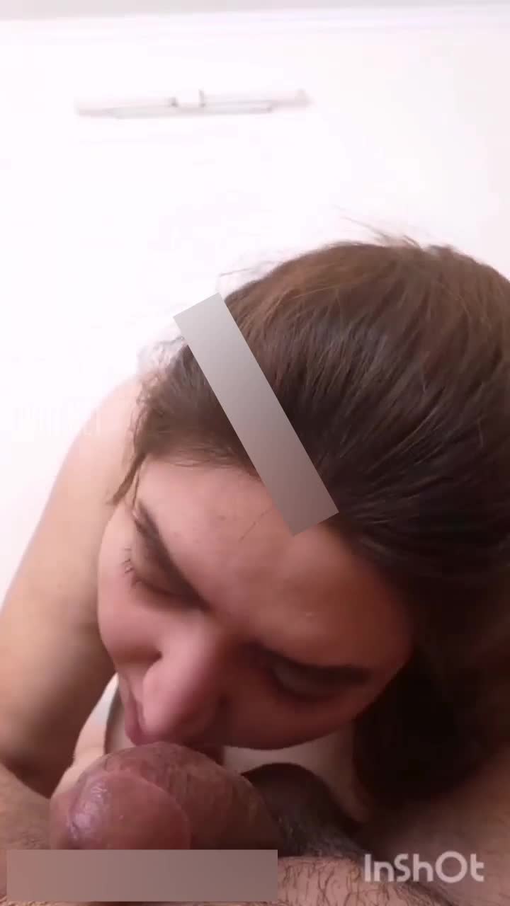 فیلم سکسی ایرانی زنش براش ساک میزنه همراه با چهره.mp4 - تماشای آنلاین در بکن تو